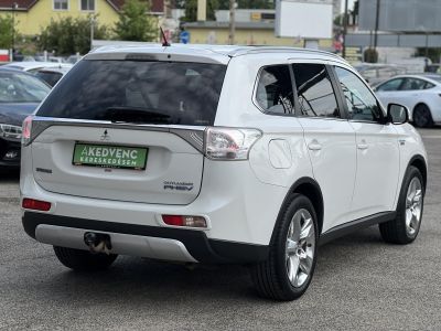 MITSUBISHI OUTLANDER 2.0 PHEV Instyle Navi 4WD CVT