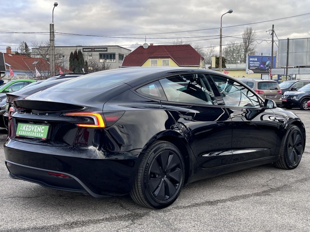 TESLA MODEL 3 RWD (Automata) HIGHLAND 27e km. AMD Ryzen. Gyári garancia 2032-ig. 500km hatótáv!
