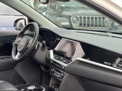 KIA NIRO e-Niro 64kWh Silver 455 km wltp hatótáv. carplay. tempomat. vezetéstámogató rendszerek!