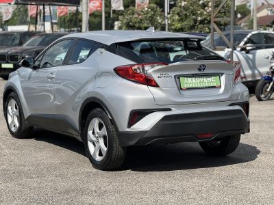 TOYOTA C-HR 1.8 Hybrid Dynamic e-CVT 104e km. LED. sávtartó. tempomat. kamera. márkaszervizelt előélet!