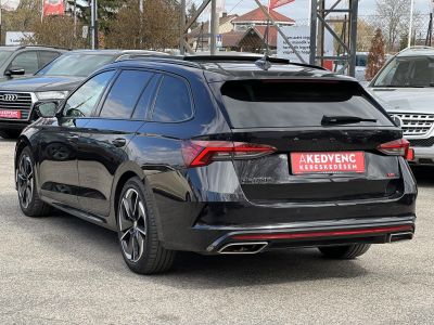 SKODA OCTAVIA Combi 2.0 TDI SCR RS DSG Magyarországi. Gyári fényezés. Végig vezetett szervizkönyv!