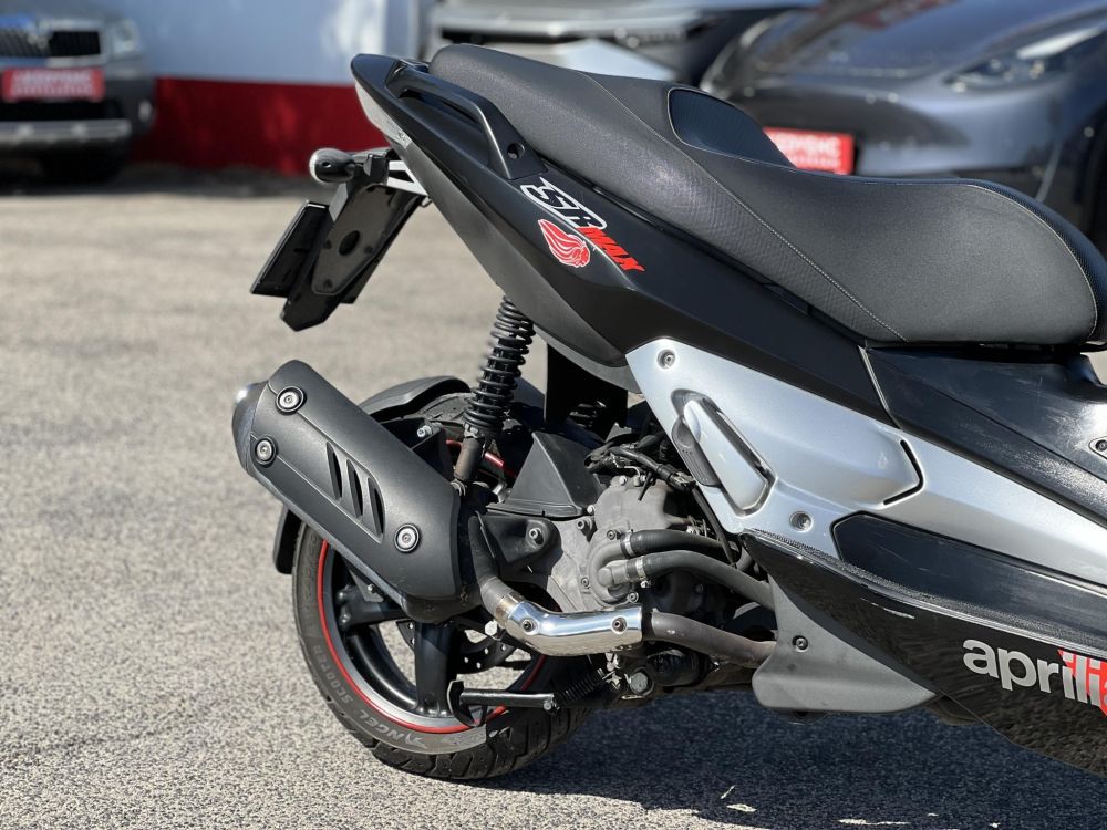 APRILIA SR MAX 300 Akrapovic