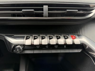 PEUGEOT 3008 1.6 BlueHDi Allure EAT6 Teljes szerviztörténet. Carplay. radar. tempomat. 8 gumi