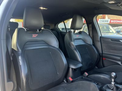 FORD FOCUS 2.3 EcoBoost ST Frissen szervizelt. RECARO. Carplay. GARANCIÁLIS motor!