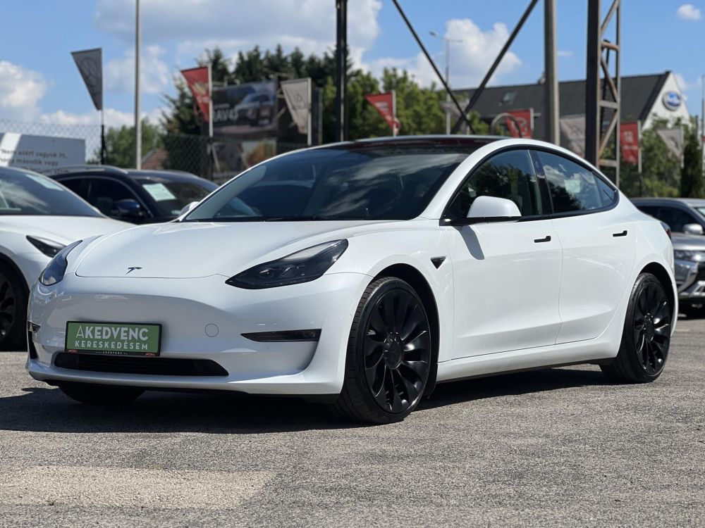 TESLA MODEL 3 Performance AWD (Automata) 90e km. AMD Ryzen. mátrix LED. hőszivattyú. 2 töltőkábel. megkímélt állapot!