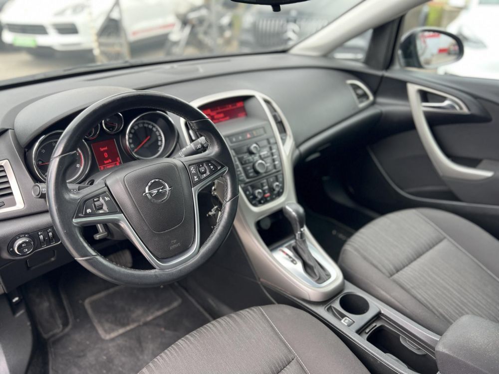 OPEL ASTRA Sports Tourer 2.0 CDTI Sport Tempomat Digitklíma Tolatóradar Multikormány Ülésfűtés