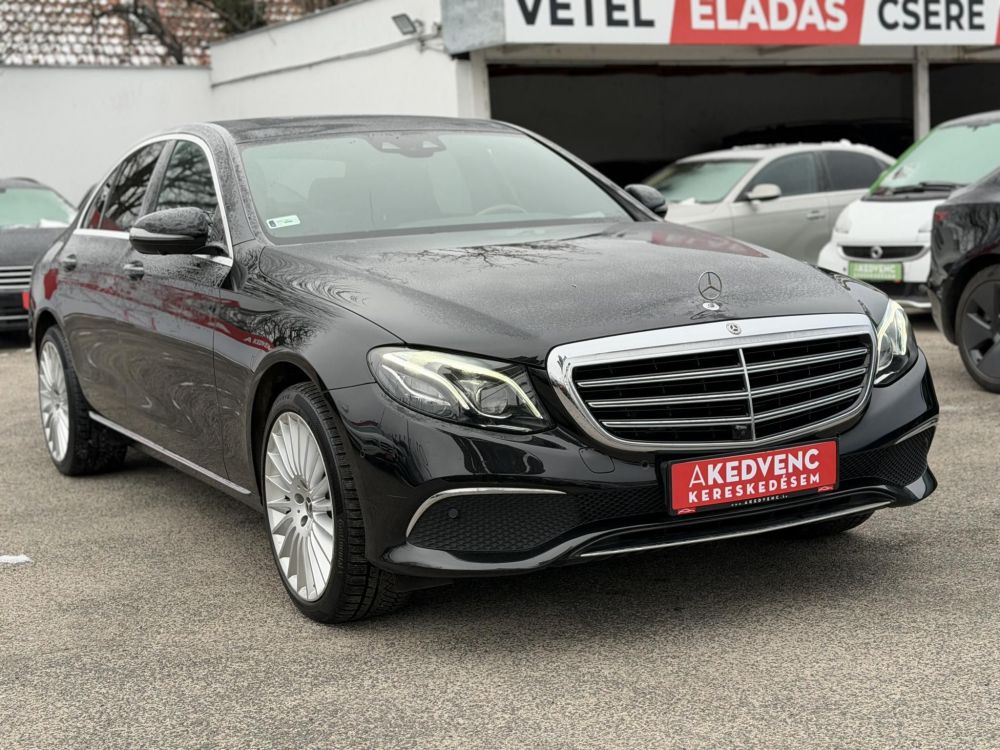 MERCEDES-BENZ E 220 d 9G-TRONIC Megkímélt állapot. LED Holttér HUD Carplay Fakormány 360kamera