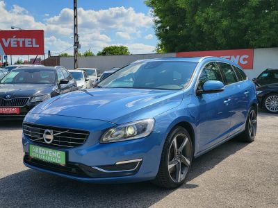 VOLVO V60 2.4 D [D6] PHEV AWD Summum Geartronic Magasan felszerelt! Harman/Kardon Napfénytető Holttér Kamera Vonóhorog