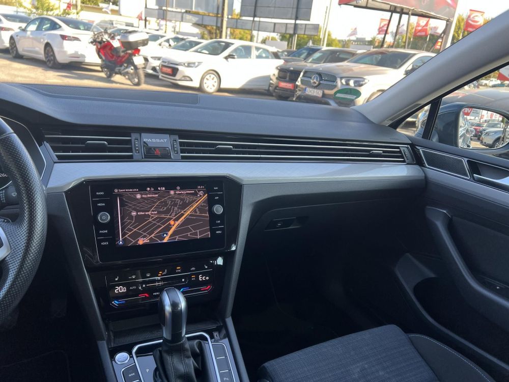 VOLKSWAGEN PASSAT VIII Variant 1.4 TSI GTE Plug-In-Hybrid DSG 97e km. LED Távtartó Carplay Ülésfűtés Kamera 2 töltőkábel!