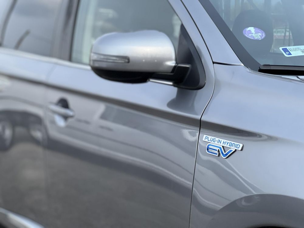 MITSUBISHI OUTLANDER 2.4 PHEV Instyle Premium 4WD CVT Magasan felszerelt. akár 40km elektromos hatótáv!