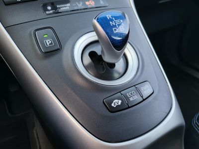 TOYOTA AURIS 1.8 HSD Sol Navi (Automata) Xenon Tempomat Kamera Digitklíma Vonóhorog Keyless