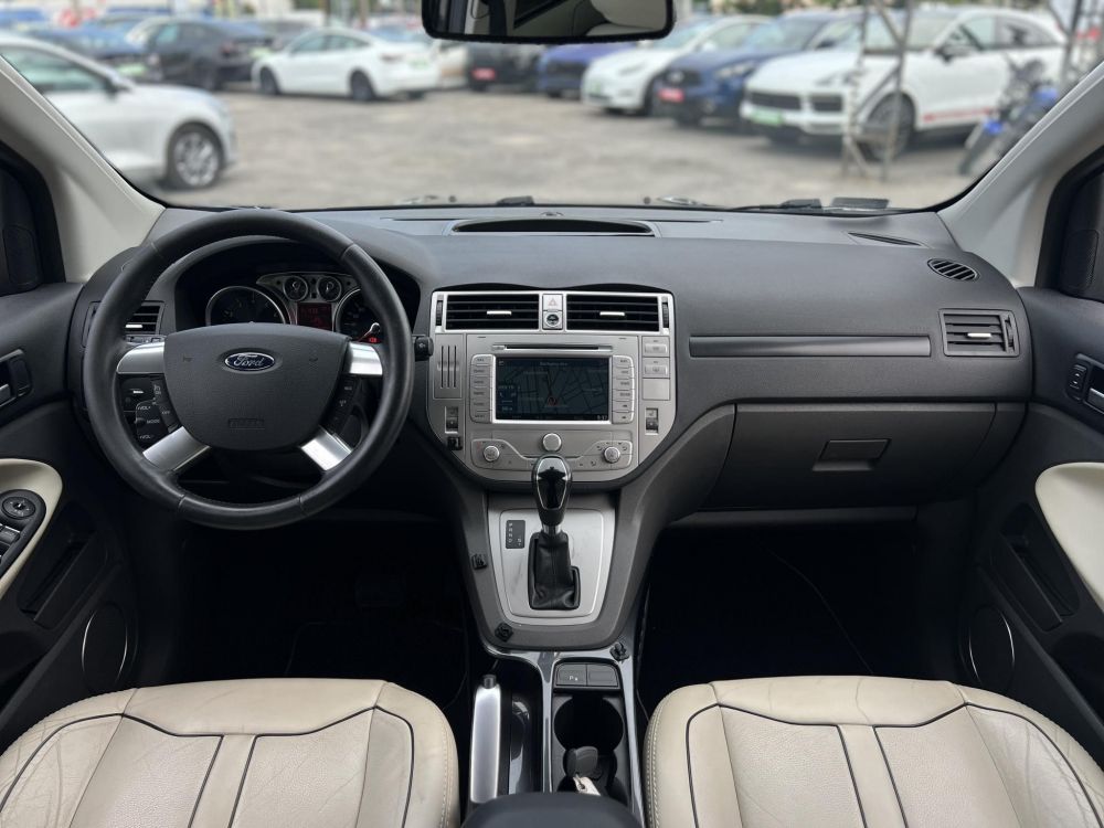 FORD KUGA 2.5T Titanium Individual 4WD (Automata) Magyarországi. 4 évszakos gumik. világos belső. vezérlés cserélve!