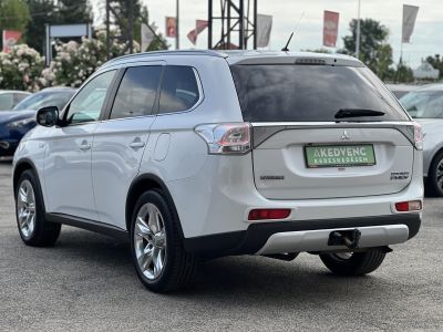 MITSUBISHI OUTLANDER 2.0 MIVEC Instyle Navi 4WD CVT