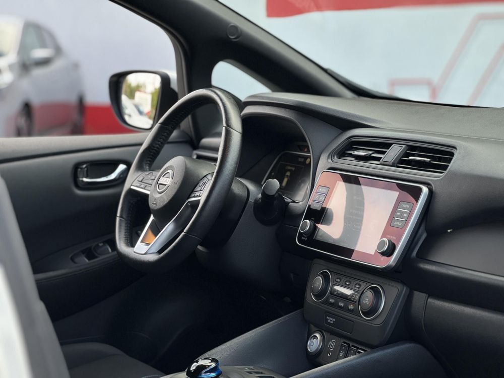 NISSAN LEAF Acenta 40kWh (Automata) 29e km. 270km hatótáv. keyless. 360 kamera. első-hátsó ülésfűtés. téli-nyári ker