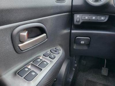 KIA CARENS 2.0 LX 7 személyes Napfénytető Digitklíma Félbőr Tolatóradar Szervizelt!