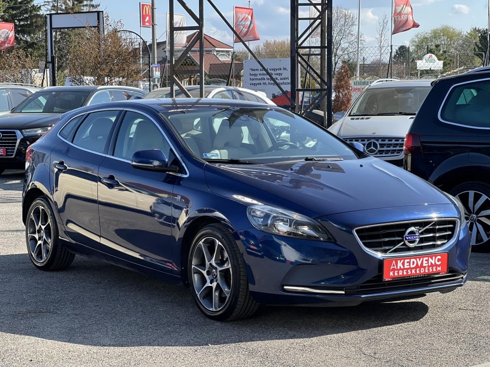 VOLVO V40 1.6 T3 Ocean Race 107e km. Magyarországi. Teljes szerviztörténet!