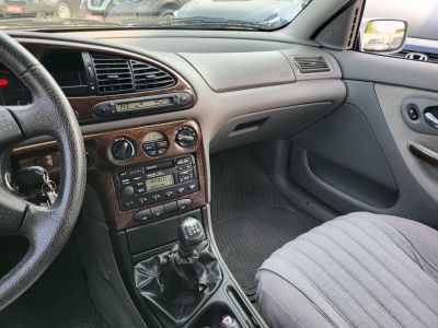 FORD MONDEO 2.5 V6 Ghia 72e km! M.o.-i. 1.tul. digit klíma el.ablak el. tükör ülésfűtés radar