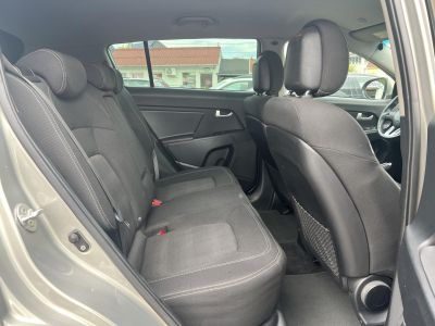 KIA SPORTAGE 1.7 CRDi LX Magyarországi. Szervizelt. 4 évszakos gumik!
