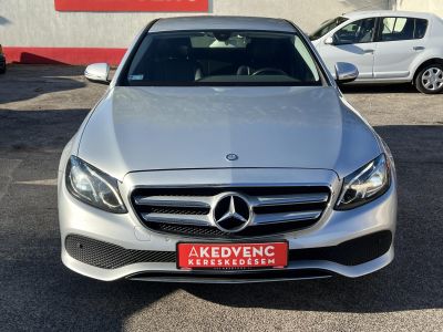 MERCEDES-BENZ E 220 d 9G-TRONIC LED Kamera Ülésfűtés PDC Holttérf. Bőr Szervizelt!