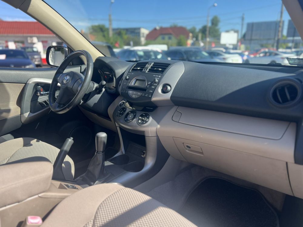 TOYOTA RAV 4 Rav4 2.0 4x4 Magyarországi. napfénytető. keyless. vonóhorog. téli-nyári kerék. 2 gyári kulcs!