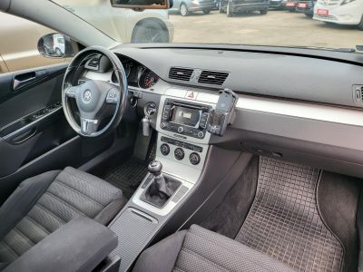 VOLKSWAGEN PASSAT VI Variant 2.0 CR TDI Sportline Xenon Napfénytető Navi Tempomat PDC Ülésfűtés Szervizelt!