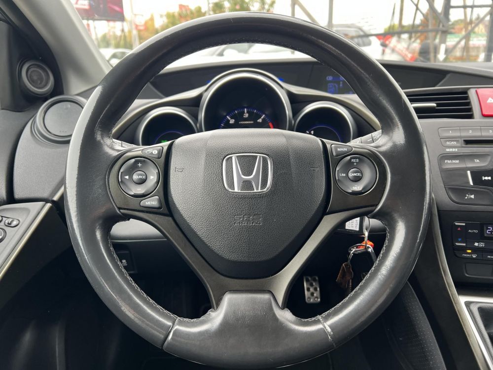 HONDA CIVIC 2.2 CTDi Executive Tempomat Kamera Vonóhorog Digitklíma 4-5L/100km!