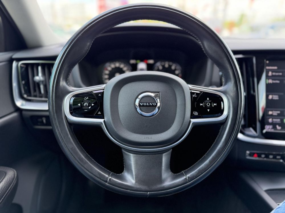 VOLVO V60 2.0 [B3] MHEV Momentum Pro Geartronic Magyarországi. végig márkaszervizelt. kerámia. friss nagyszerviz!