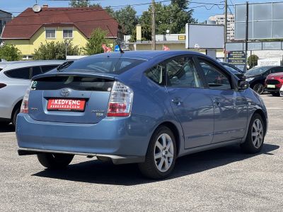 TOYOTA PRIUS 1.5 HSD (Automata) 4 évszakos gumik. Zsuffa Bélánál cserélt akkumulátor!
