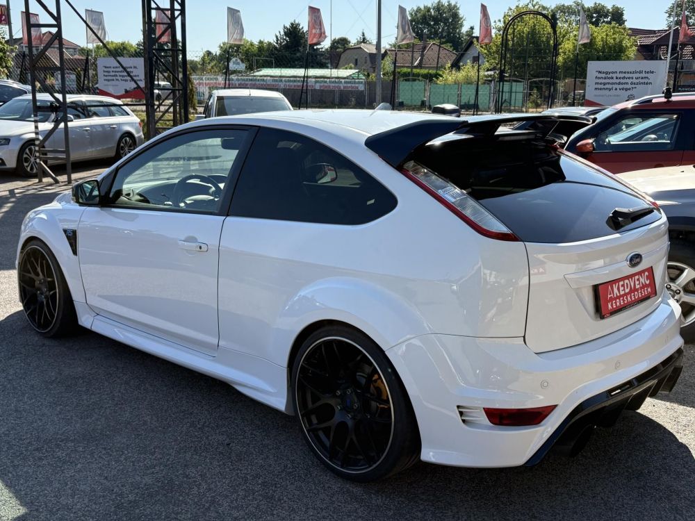 FORD FOCUS RS 2.5 T Értékes kiegészítőkkel
