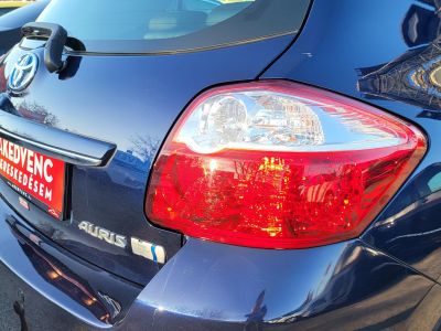 TOYOTA AURIS 1.8 HSD Sol Navi (Automata) Xenon Tempomat Kamera Digitklíma Vonóhorog Keyless