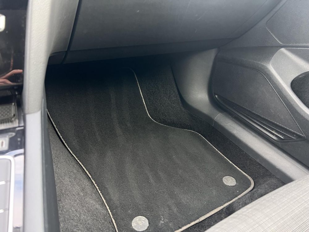 VOLKSWAGEN PASSAT VIII Variant 1.5 TSI ACT Business DSG 109e km. LED Távtartó Kamera Navi Ülésfűtés Bluetooth Téli-nyári kerék!