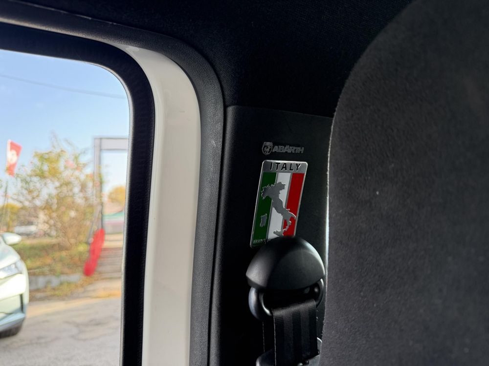 ABARTH 500 1.4 76e km. akrapovic. digitklíma. rendszeresen karbantartott!