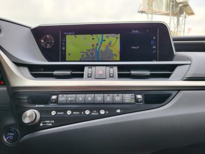 LEXUS ES 300h Prestiege Top CVT 60e km. LED Napfénytető Bőr Navi Tempomat Kamera Ülésfűtés