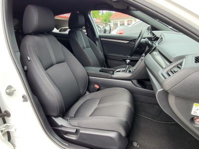 HONDA CIVIC 1.0 T Elegance Navi M.o.i. 1.tul. Márkaszervizelt! 150e km-ig garanciális!