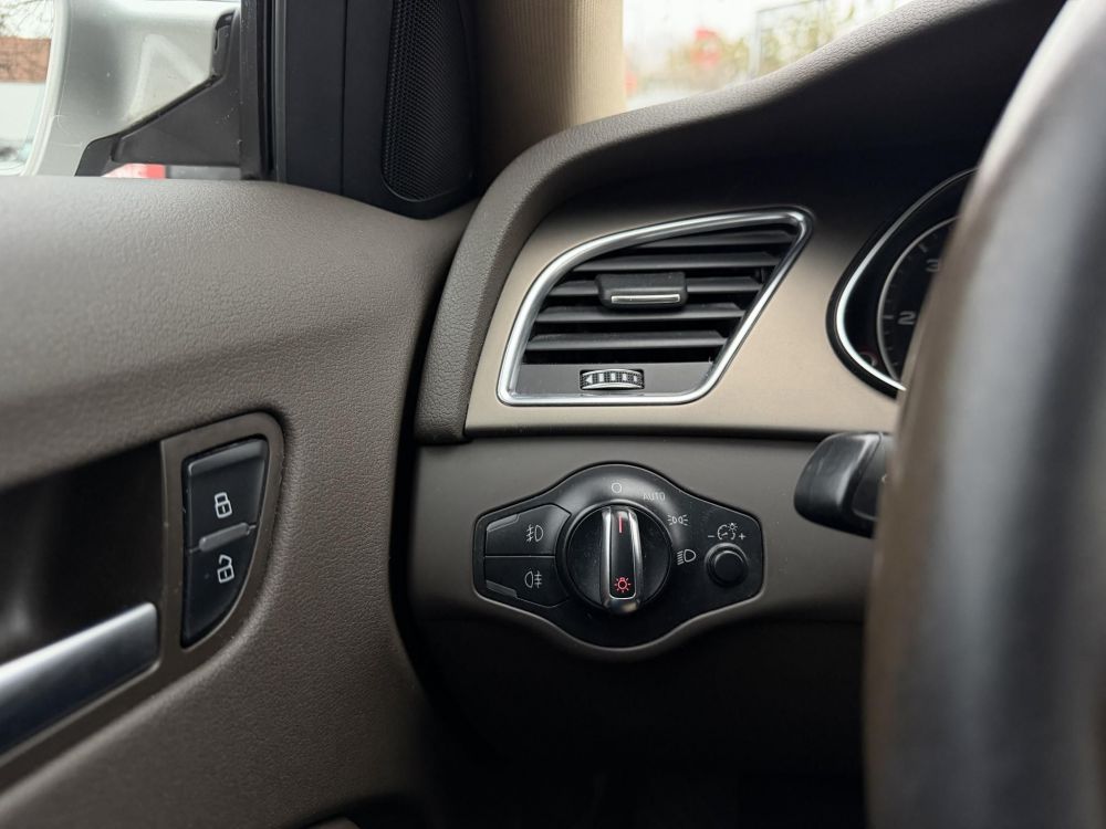 AUDI A4 2.0 TDI multitronic Magyarországi Napfénytető Xenon Üléshűtés PDC Téli-nyári kerék!