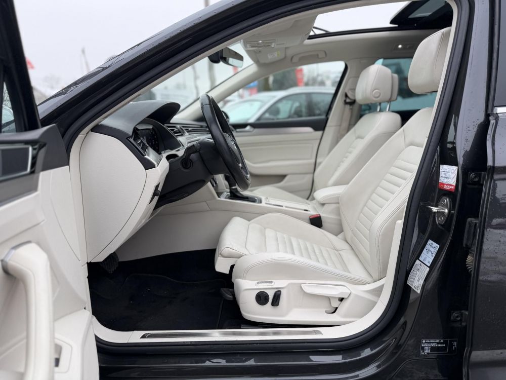 VOLKSWAGEN PASSAT VIII Variant 2.0 TSI BMT Highline 4Motion DSG R-line 280LE. Magyarországi. 115e km. Téli-nyári kerék garnitúra!