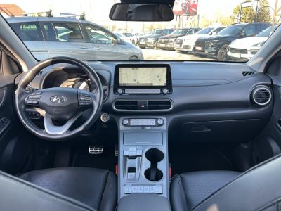 HYUNDAI KONA EV 64kWh Premium 124e km. 400+ hatótáv. napfénytető. Kitünő állapot!