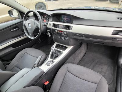 BMW 325d Touring Panoráma Tempomat Navi Ülésfűtés Vonóhorog Szervizelt!