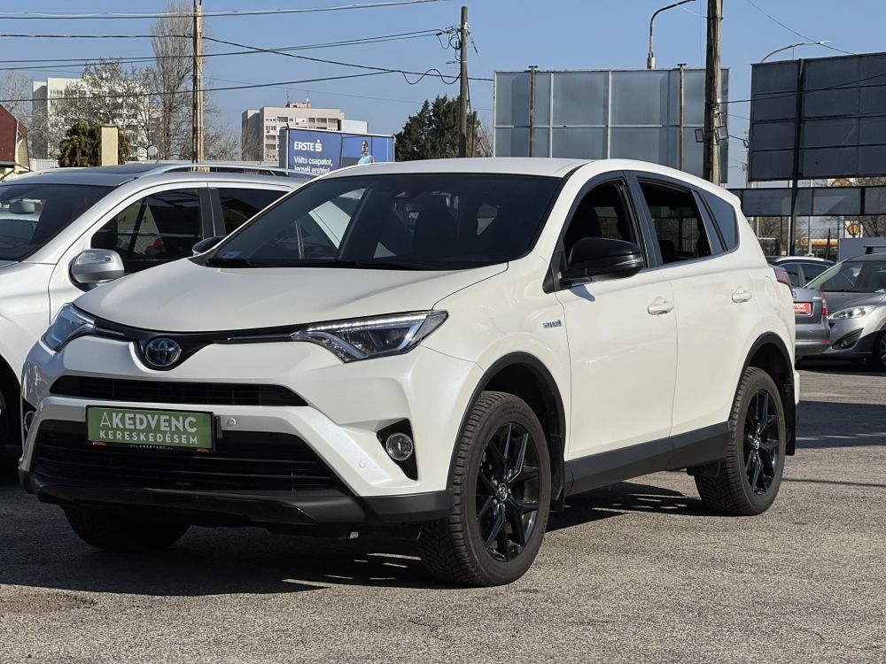 TOYOTA RAV 4 Rav4 2.5 Hybrid Selection MY18 e-CVT 121e km. megkímélt. Hybrid garancia!