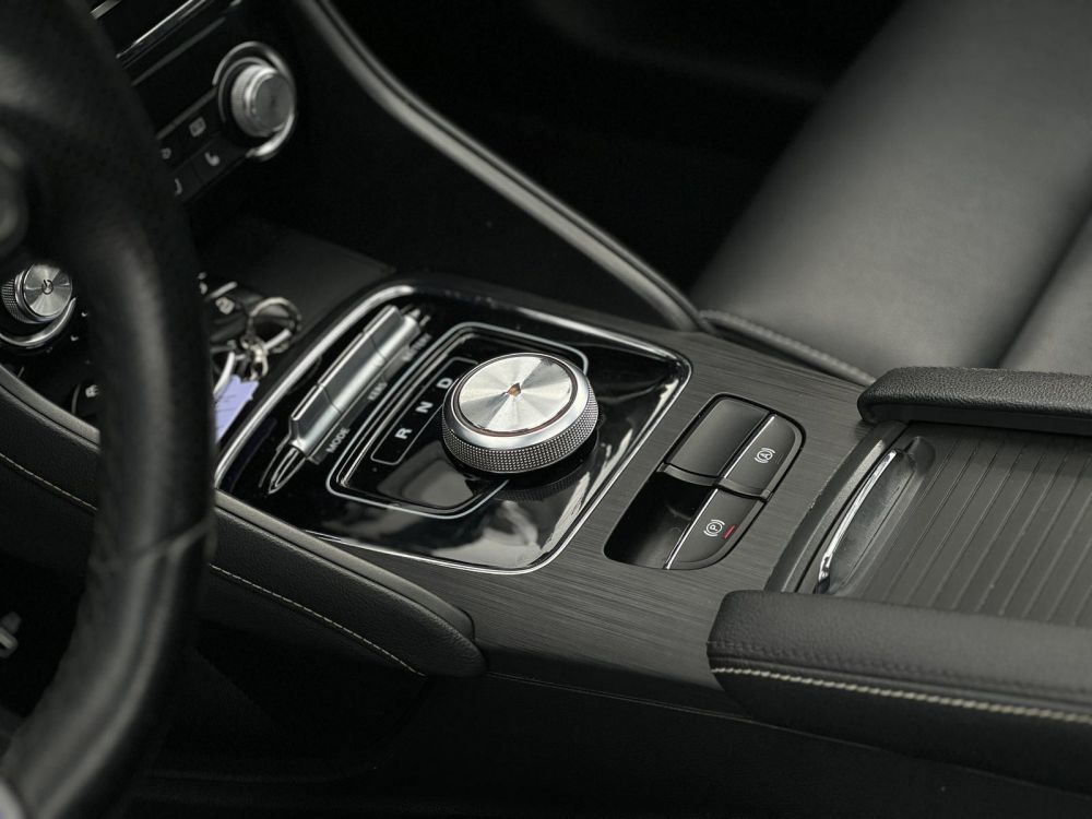 MG ZS EV Luxury. 68e km. végig vezetett márkaszerviz. Carplay. panorámatető