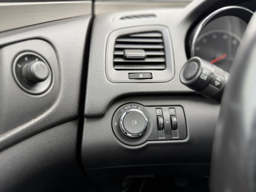 OPEL INSIGNIA 1.4 T Active Start Stop Magyarországi Tempomat Digitklíma PDC Téli-nyári kerék!