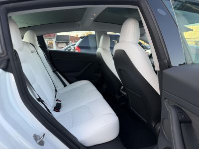 TESLA MODEL 3 Long Range AWD (Automata) 109e km. FEHÉR BELSŐ. garanciális. mátrix LED. hőszivattyú. premium hifi!