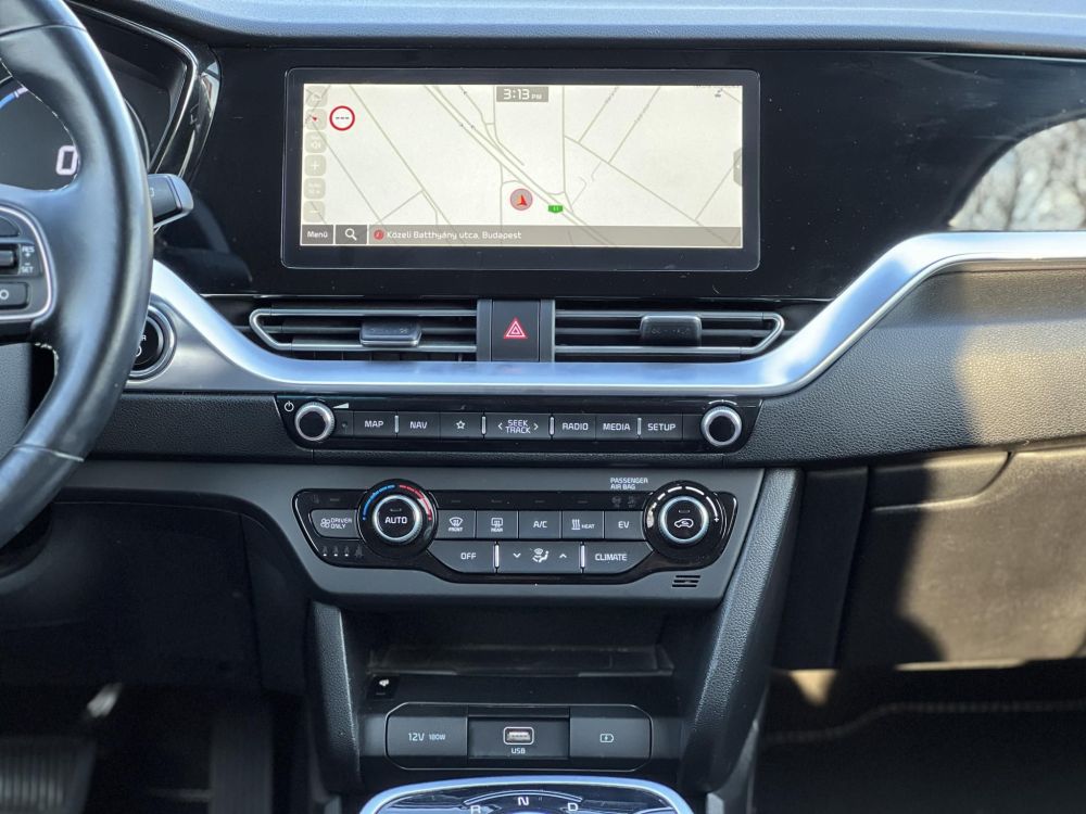 KIA NIRO e-Niro 64kWh Platinum 400+km hatótáv. Bőr. ülésszellőztetés. CARPLAY. stb