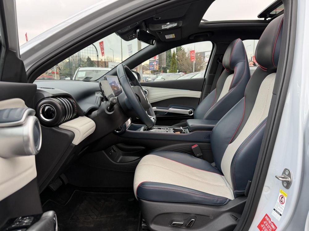 BYD ATTO 3 Design 60,4kWh M.o.-i. 1.tul. LFP. garanciális. panorámatető. világos belső!