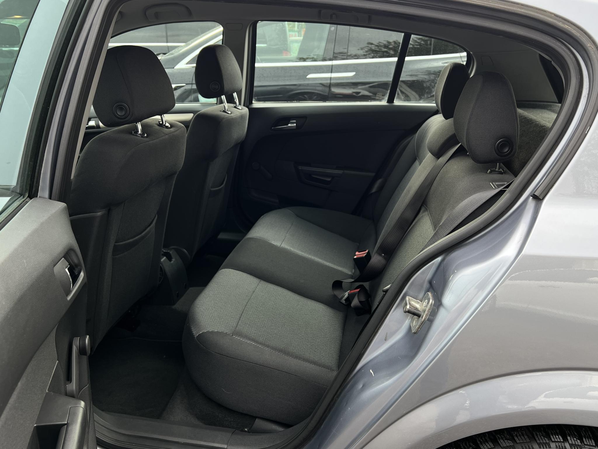 OPEL ASTRA H 1.6 Enjoy 161e km. Magyarországi. Klíma. Váltózár. 2 gyári kulcs!