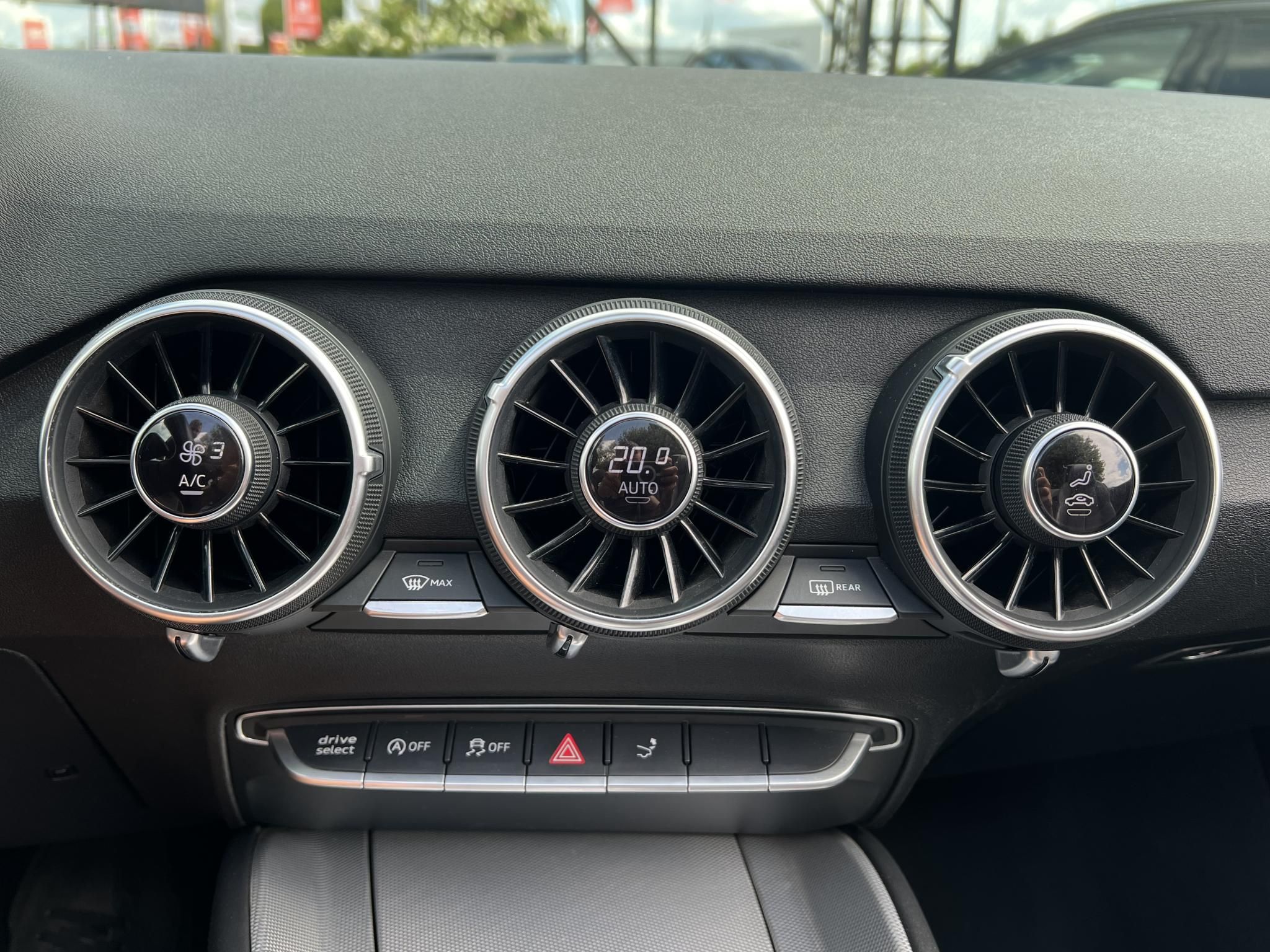 AUDI TT Roadster 2.0 TDI ultra LED Navi Virtual Cockpit Keyless Ülésfűtés Bluetooth