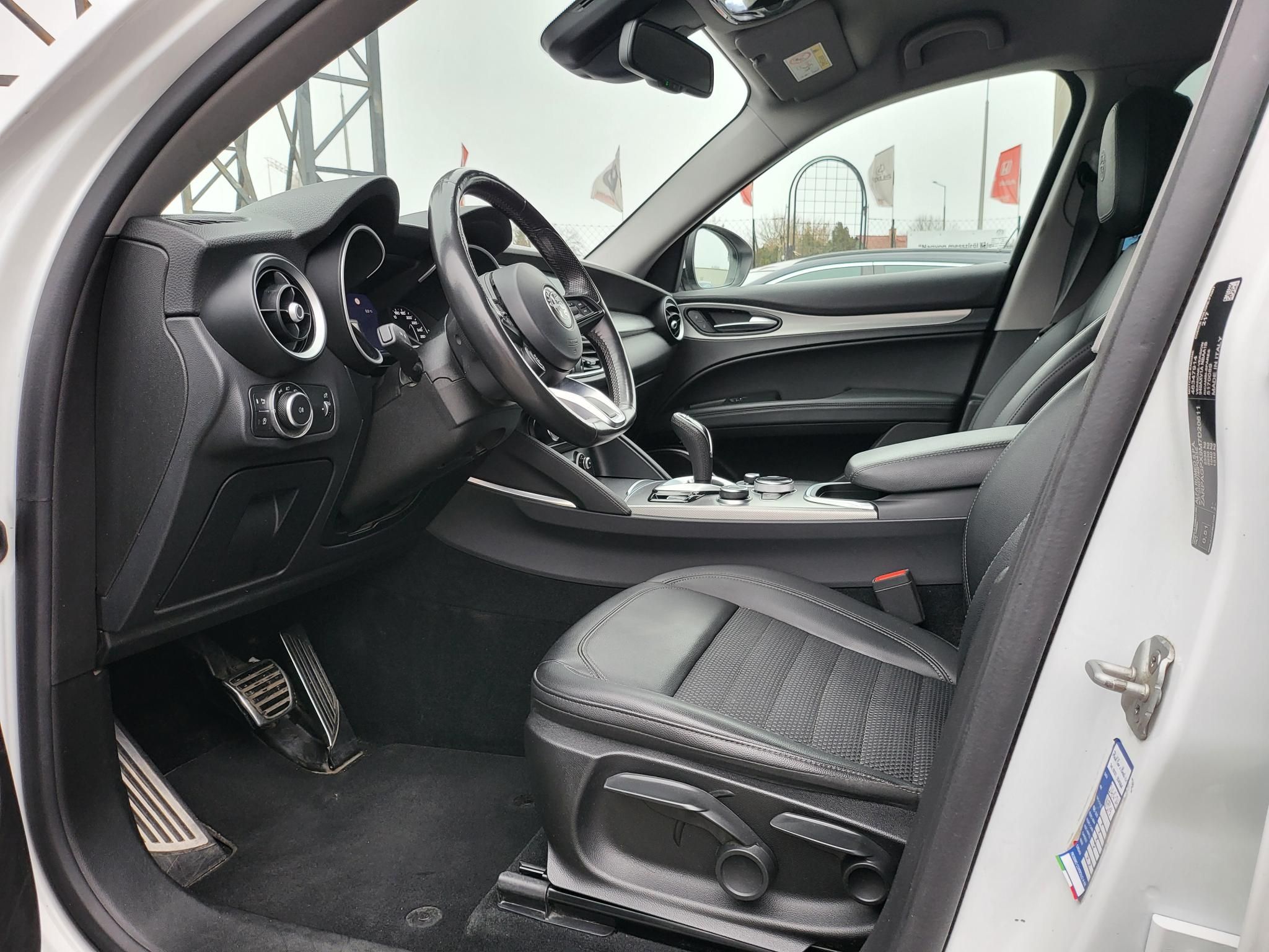 ALFA ROMEO STELVIO 2.2 D(Automata) Sprint LED Távtartó Sávtartó Navigáció Keyless Kamera Félbőr
