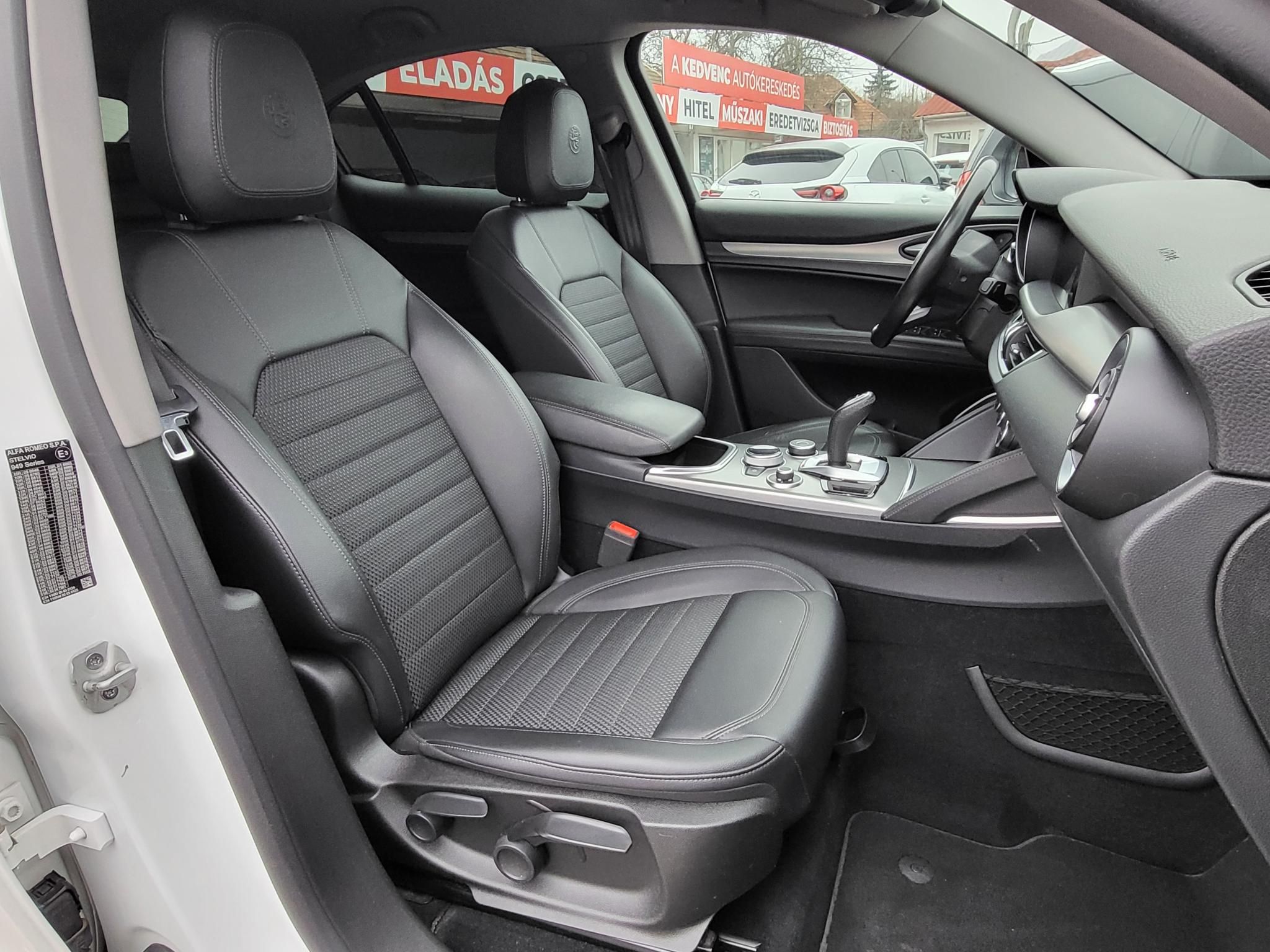 ALFA ROMEO STELVIO 2.2 D(Automata) Sprint LED Távtartó Sávtartó Navigáció Keyless Kamera Félbőr