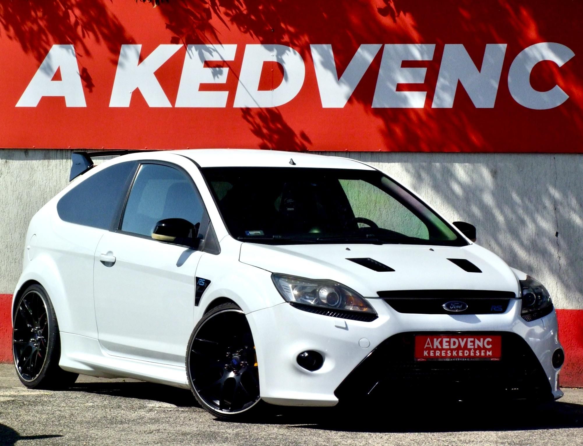 FORD FOCUS RS 2.5 T Értékes kiegészítőkkel