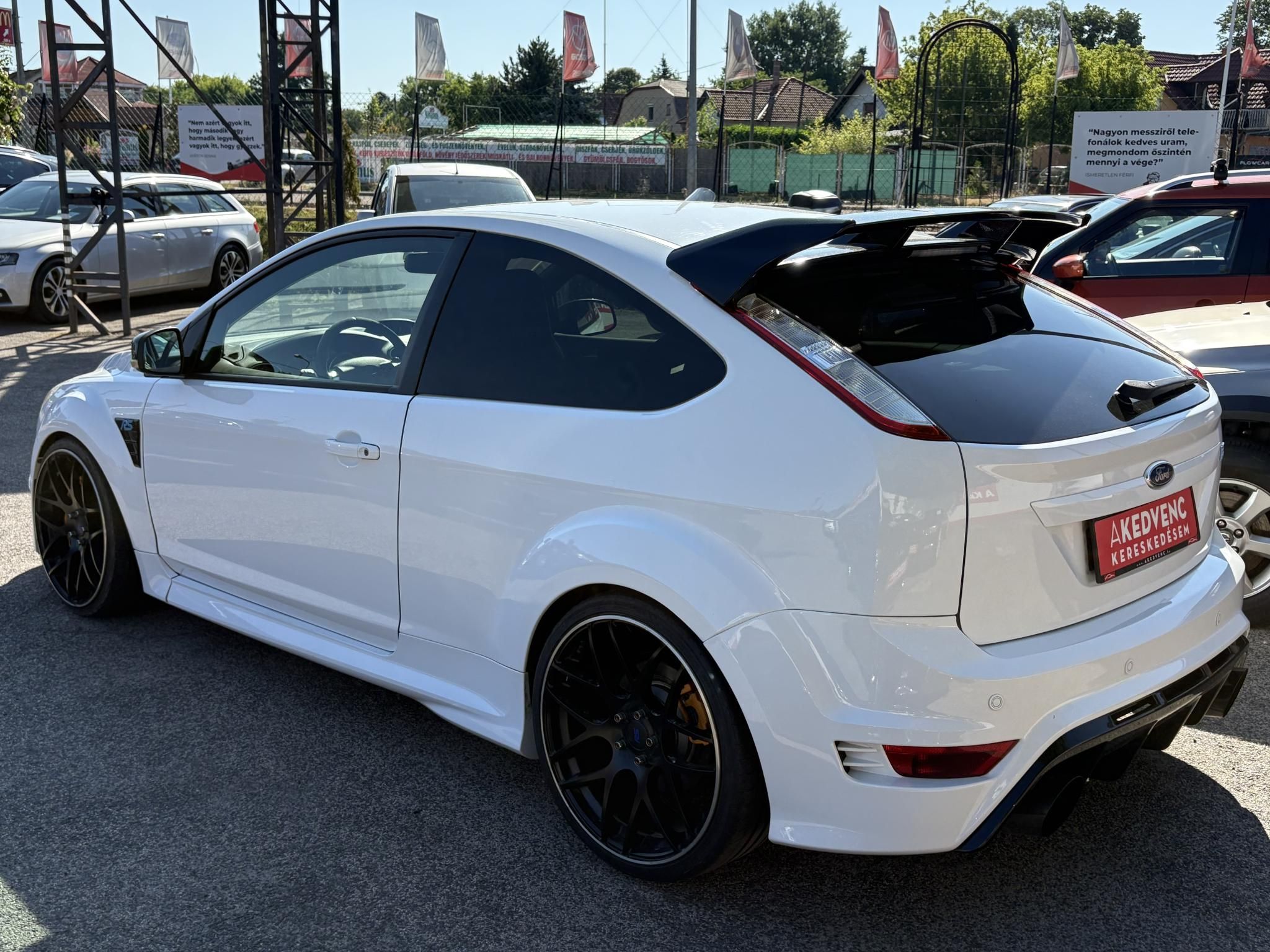 FORD FOCUS RS 2.5 T Értékes kiegészítőkkel